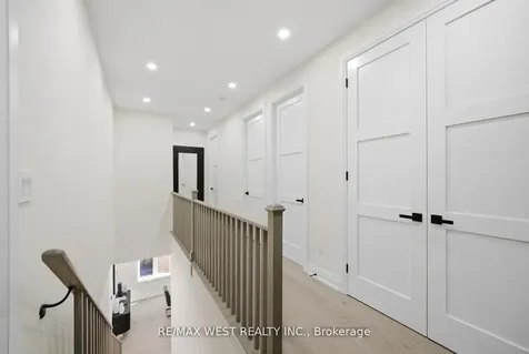 99 Coldwell Bay Circle Vaughan ON L4H 5E9