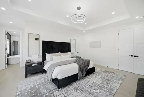 99 Coldwell Bay Circle Vaughan ON L4H 5E9