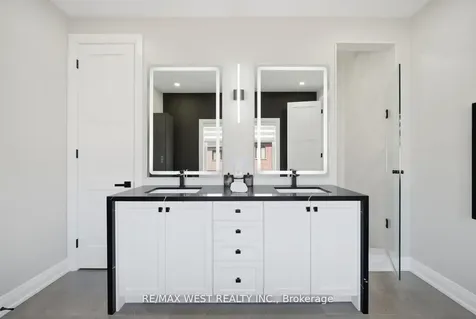 99 Coldwell Bay Circle Vaughan ON L4H 5E9