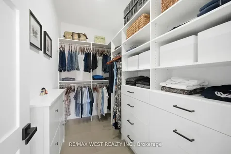 99 Coldwell Bay Circle Vaughan ON L4H 5E9