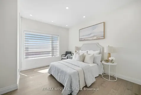 99 Coldwell Bay Circle Vaughan ON L4H 5E9