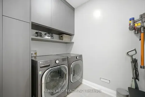 99 Coldwell Bay Circle Vaughan ON L4H 5E9