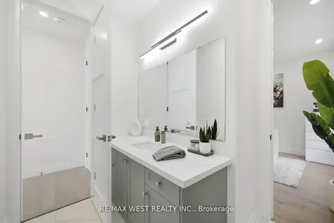 99 Coldwell Bay Circle Vaughan ON L4H 5E9