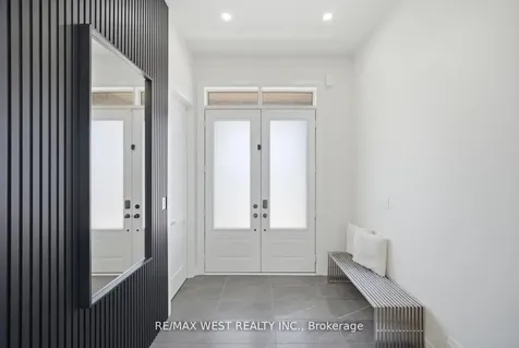 99 Coldwell Bay Circle Vaughan ON L4H 5E9