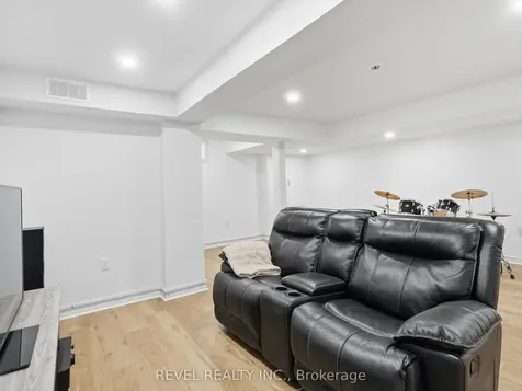 17 Mount Crescent Essa ON L3W 0N4
