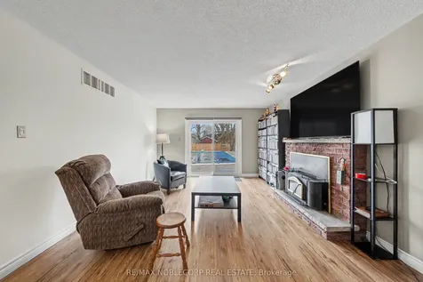 24 Maple Avenue W New Tecumseth ON L0G 1A0