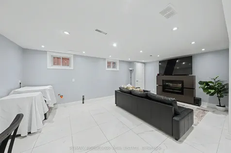 24 Maple Avenue W New Tecumseth ON L0G 1A0