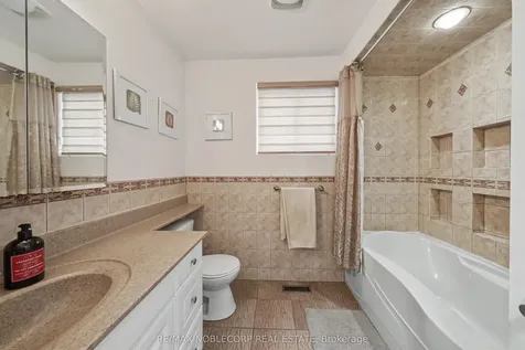 24 Maple Avenue W New Tecumseth ON L0G 1A0