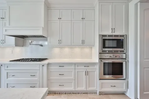 130 Elmwood Avenue Richmond Hill ON L4C 1K9