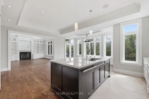 130 Elmwood Avenue Richmond Hill ON L4C 1K9