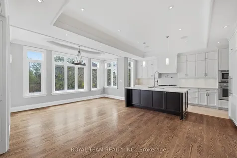 130 Elmwood Avenue Richmond Hill ON L4C 1K9