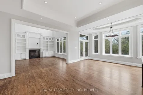 130 Elmwood Avenue Richmond Hill ON L4C 1K9