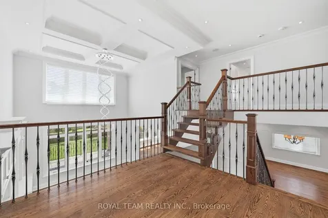 130 Elmwood Avenue Richmond Hill ON L4C 1K9