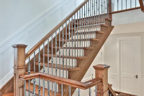 130 Elmwood Avenue Richmond Hill ON L4C 1K9
