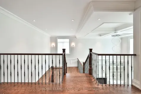 130 Elmwood Avenue Richmond Hill ON L4C 1K9