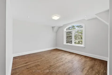 130 Elmwood Avenue Richmond Hill ON L4C 1K9
