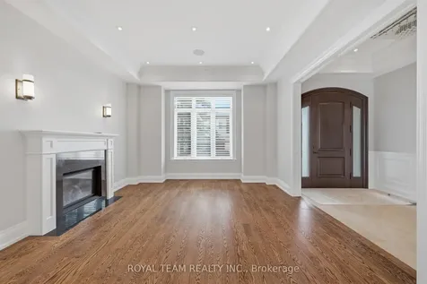 130 Elmwood Avenue Richmond Hill ON L4C 1K9
