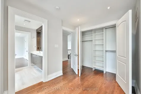 130 Elmwood Avenue Richmond Hill ON L4C 1K9