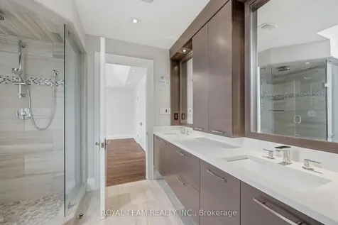 130 Elmwood Avenue Richmond Hill ON L4C 1K9