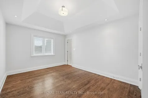 130 Elmwood Avenue Richmond Hill ON L4C 1K9
