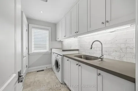 130 Elmwood Avenue Richmond Hill ON L4C 1K9