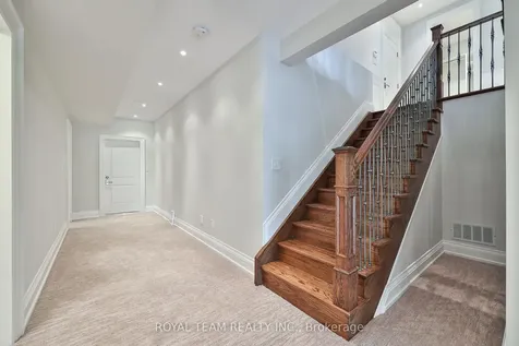 130 Elmwood Avenue Richmond Hill ON L4C 1K9