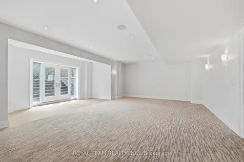 130 Elmwood Avenue Richmond Hill ON L4C 1K9