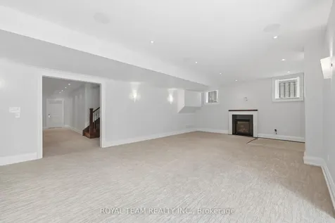130 Elmwood Avenue Richmond Hill ON L4C 1K9