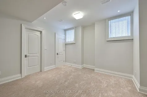 130 Elmwood Avenue Richmond Hill ON L4C 1K9