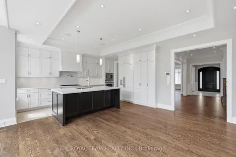 130 Elmwood Avenue Richmond Hill ON L4C 1K9