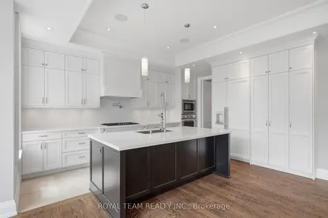 130 Elmwood Avenue Richmond Hill ON L4C 1K9