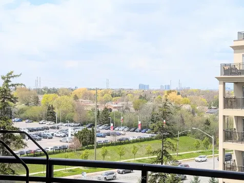 8 Maison Parc Court Vaughan ON L4J 9K5