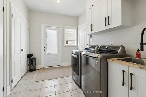 778 Quantra Crescent Newmarket ON L3X 1M9