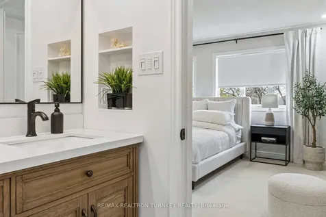 778 Quantra Crescent Newmarket ON L3X 1M9