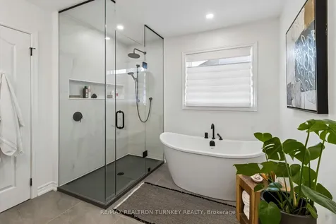 778 Quantra Crescent Newmarket ON L3X 1M9