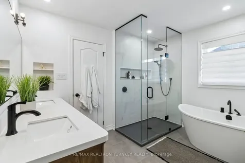 778 Quantra Crescent Newmarket ON L3X 1M9