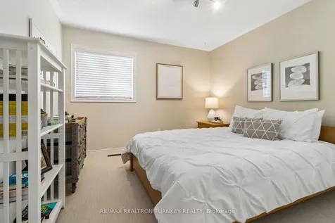 778 Quantra Crescent Newmarket ON L3X 1M9