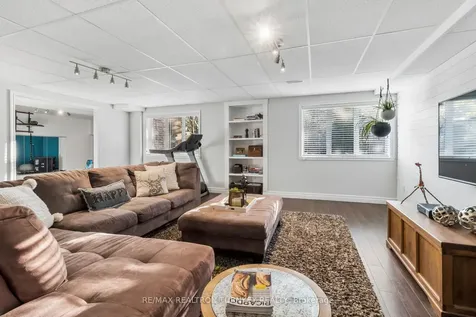 778 Quantra Crescent Newmarket ON L3X 1M9
