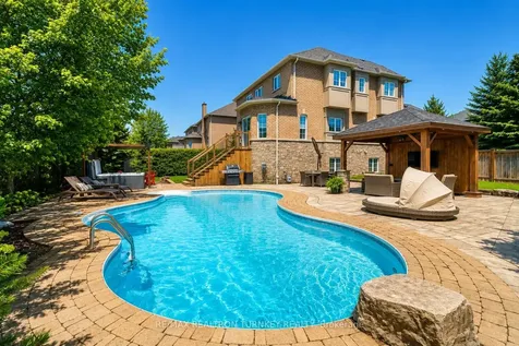 778 Quantra Crescent Newmarket ON L3X 1M9