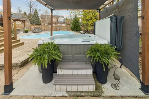 778 Quantra Crescent Newmarket ON L3X 1M9
