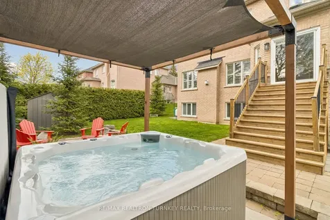 778 Quantra Crescent Newmarket ON L3X 1M9