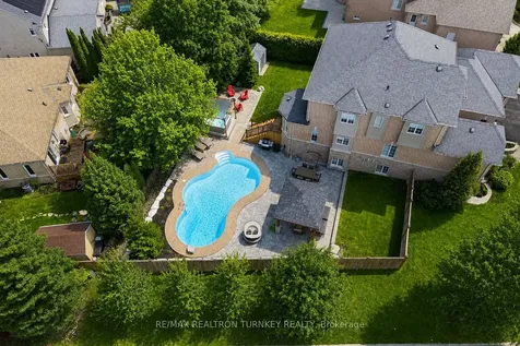 778 Quantra Crescent Newmarket ON L3X 1M9