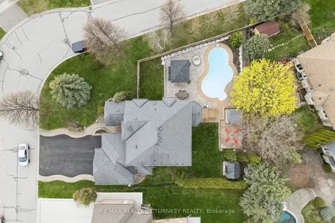 778 Quantra Crescent Newmarket ON L3X 1M9