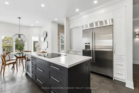 778 Quantra Crescent Newmarket ON L3X 1M9