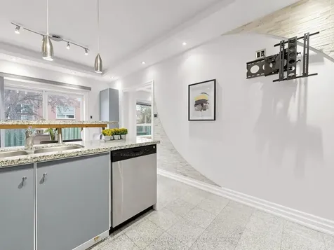16 Nottingham Drive Richmond Hill ON L4S 1Z6