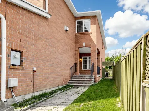 16 Nottingham Drive Richmond Hill ON L4S 1Z6