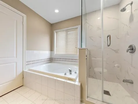 16 Nottingham Drive Richmond Hill ON L4S 1Z6