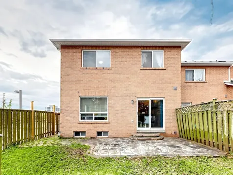16 Nottingham Drive Richmond Hill ON L4S 1Z6