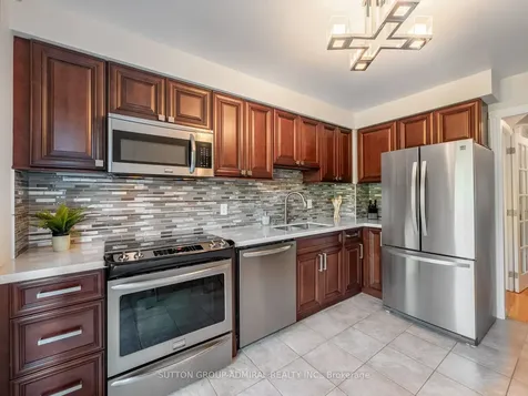 120 Glenmanor Way Vaughan ON L4J 3E5