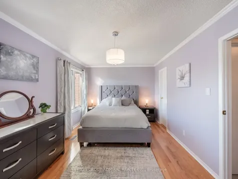 120 Glenmanor Way Vaughan ON L4J 3E5